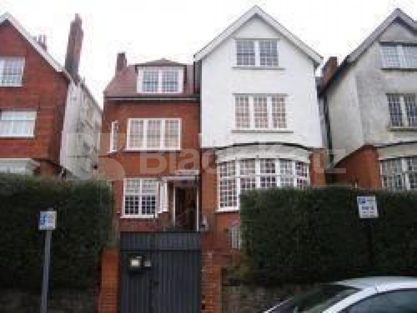 			VIEWINGS ARE HIGHLY RECOMMENDED!, 3 Bedroom, 1 bath, 1 reception Flat			 Bracknell Gardens, HAMPSTEAD